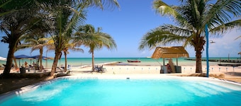 El Faro Beach Front by ÓOL Hotels