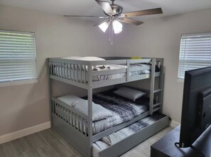 2 bedrooms, WiFi - Cozy 2 Bedroom near Main Road. Pet Friendly! (Lakeland)