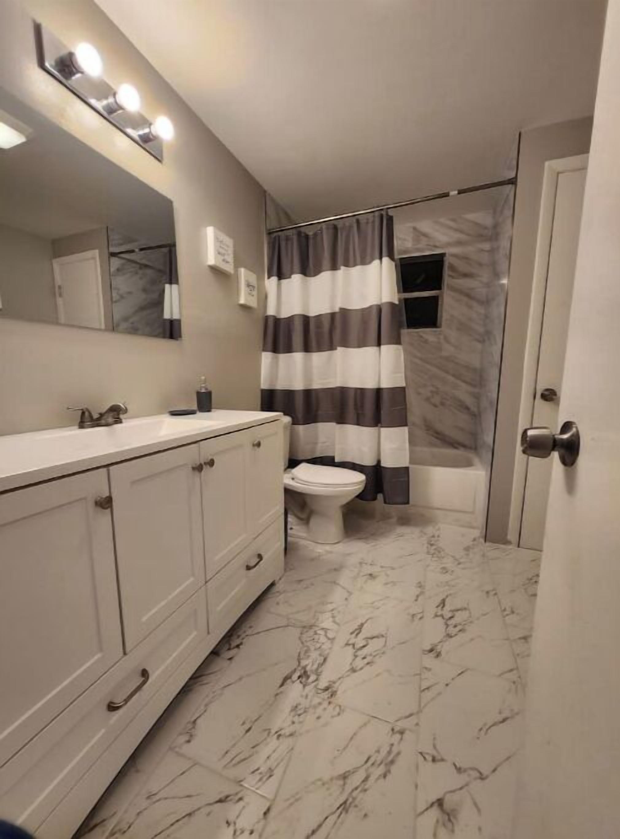 タオル、石鹸、トイレットペーパー