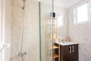 Shower dan handuk
