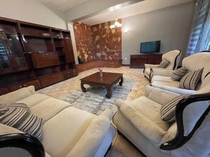 Lobby sitting area - Olivia Guesthouse (Mwanza)