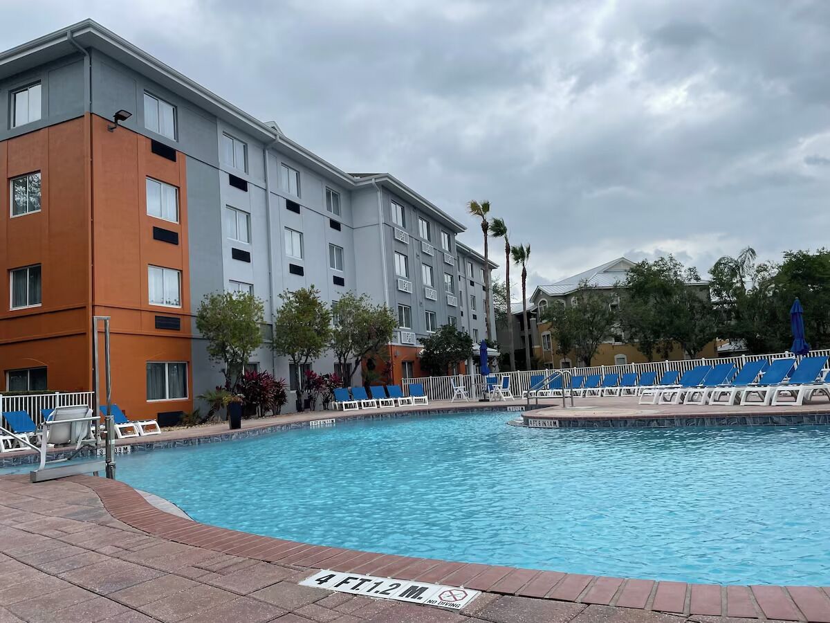 3 Spacious Rooms | Convenient Resort Close to Universal Studio | Free Breakfast