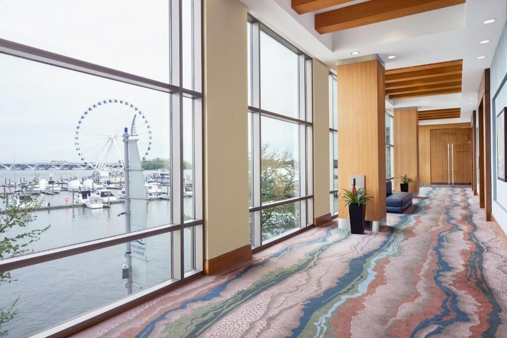 Stylish Hotel on Potomac River, Walk to Convention Center – Ideal for Work Trips