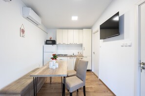 Apartment, Smoking