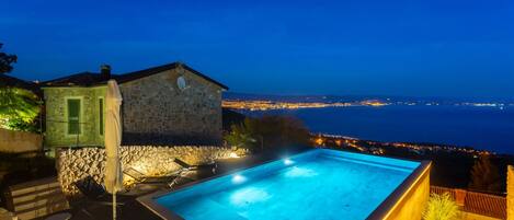 Villa, fumatori | 4 camere