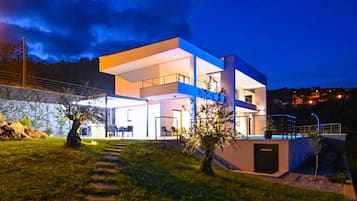 Villa, para fumadores | 4 habitaciones