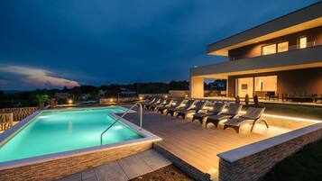 Villa, para fumadores | 5 habitaciones