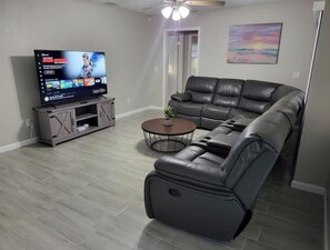 Living area - 4 Bedroom, Legoland, Pet Friendly, Pool, Gameroom
(Winter Haven)