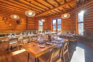 Restaurant - The Lodge at Bow Lake (Bow Lake)