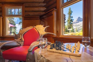 Library - The Lodge at Bow Lake (Bow Lake)