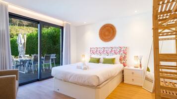 2 bedrooms, iron/ironing board, internet, bed sheets