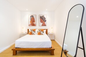 2 slaapkamers, een strijkplank/strijkijzer, internet, beddengoed