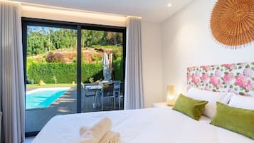 2 bedrooms, iron/ironing board, internet, bed sheets