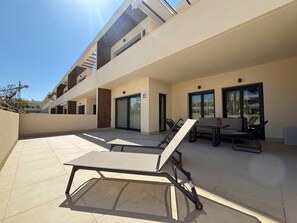 Terrace/patio - Mediterranean Gardens 20: Garden with pool views (Torrevieja)