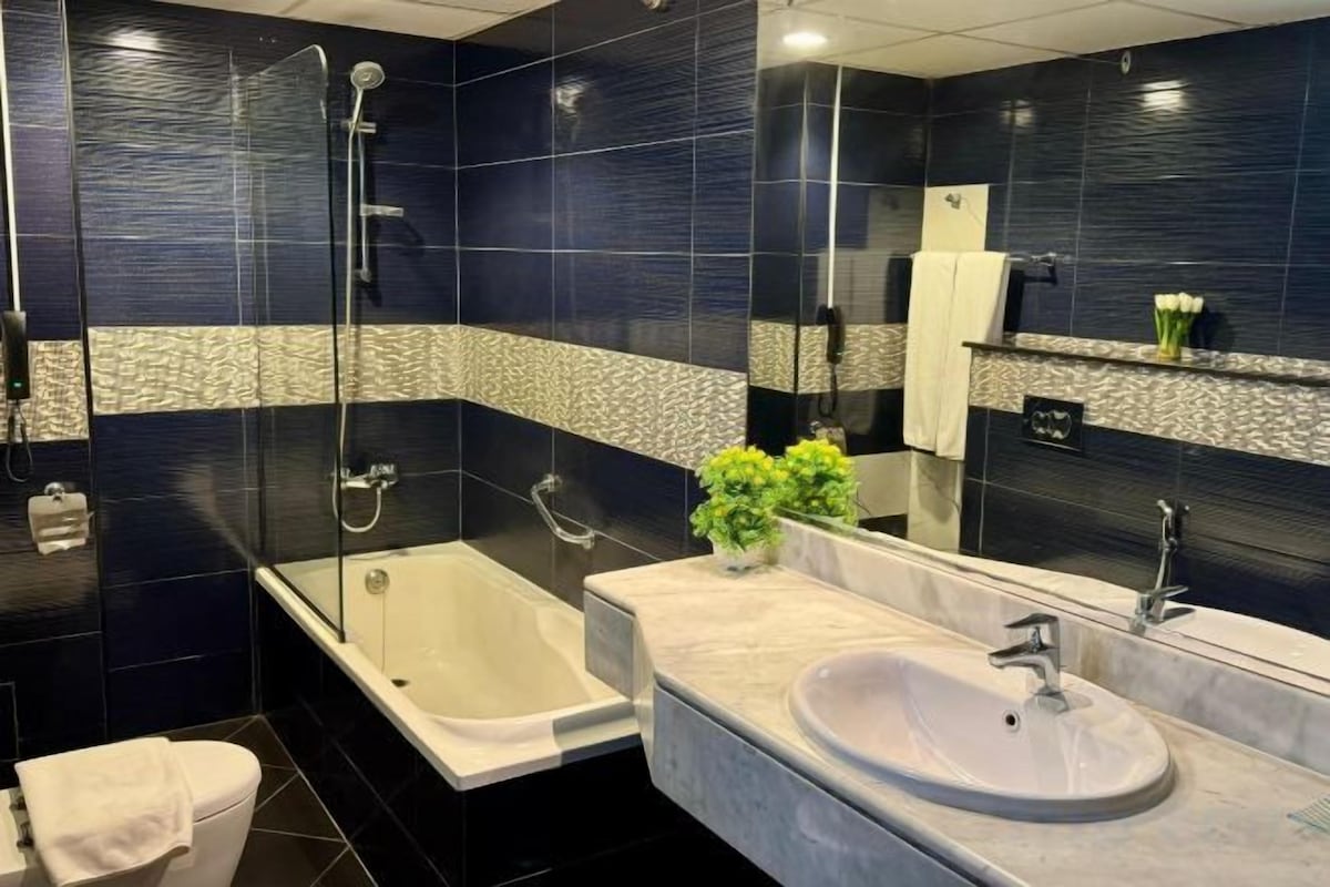 Bathroom | Combined shower/bathtub, free toiletries, hair dryer, slippers