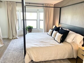 3 bedrooms, iron/ironing board, travel cot, free WiFi - Newly Renovated Modern Condo - In Gated Community & Close to Beaches (Fort Myers)