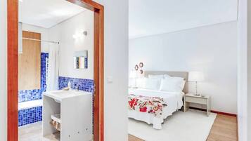 3 bedrooms, bed sheets
