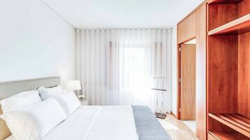 3 bedrooms, bed sheets