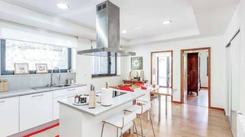 Fridge, microwave, oven, dishwasher