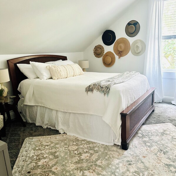 2 bedrooms, desk, iron/ironing board, WiFi