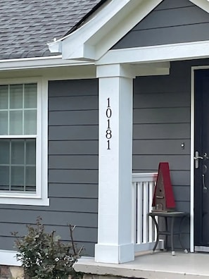 Exterior detail - Book 3+ Nights for Free Fireworks! 4th of July Weekend Only!! (Lookout Mountain)