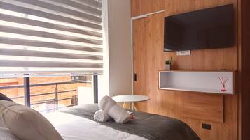 Apartamento superior, balcón, vistas a la ciudad | 1 dormitorio y wifi gratis