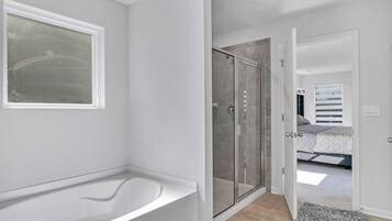 Hårtørrer, bidet, håndklæder, Sæbe
