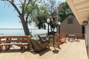 Outdoor dining - Kosh Kottage (Fort Atkinson)