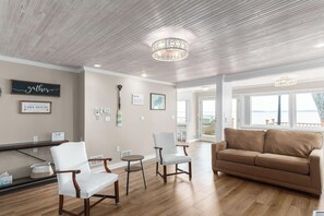 Cabin, Multiple Beds, Hot Tub | Living area