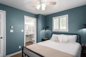 3 bedrooms, bed sheets - Kosh Kottage (Fort Atkinson)