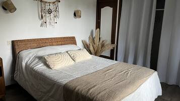 3 Schlafzimmer, Schreibtisch, Bügeleisen/Bügelbrett, Bettwäsche