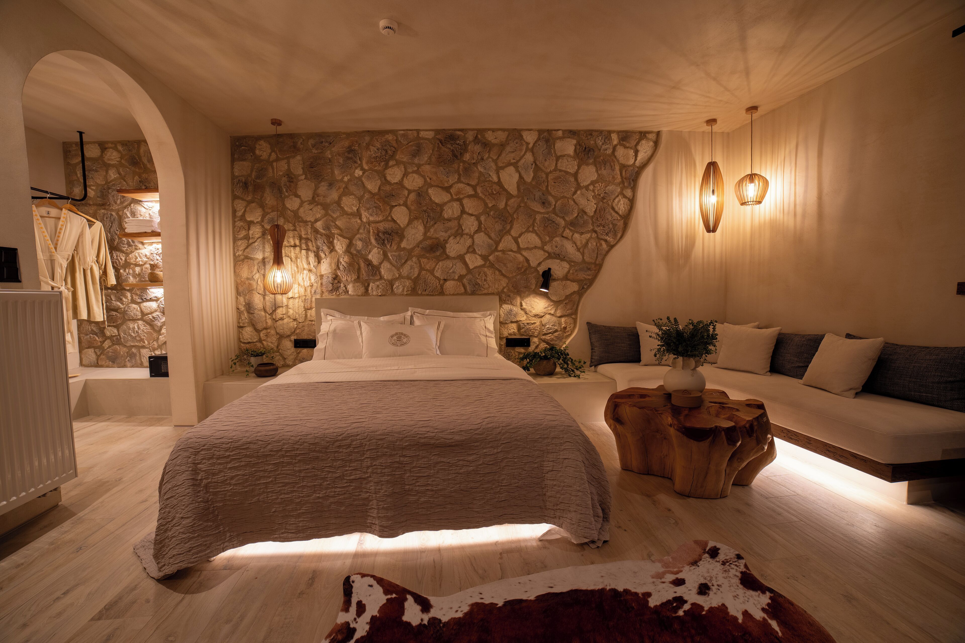 Honeymoon Suite | In-room safe, soundproofing, free WiFi