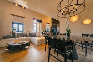 Executive Suite | Living area