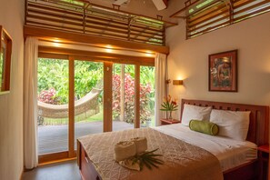 3 bedrooms, desk, free WiFi, bed sheets - Modern House ac private pool steps to the beach (Puerto Viejo de Talamanca)
