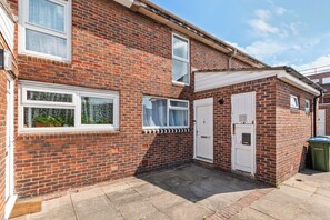 Exterior - House - Sleeps up to 10 & Free Parking (London)