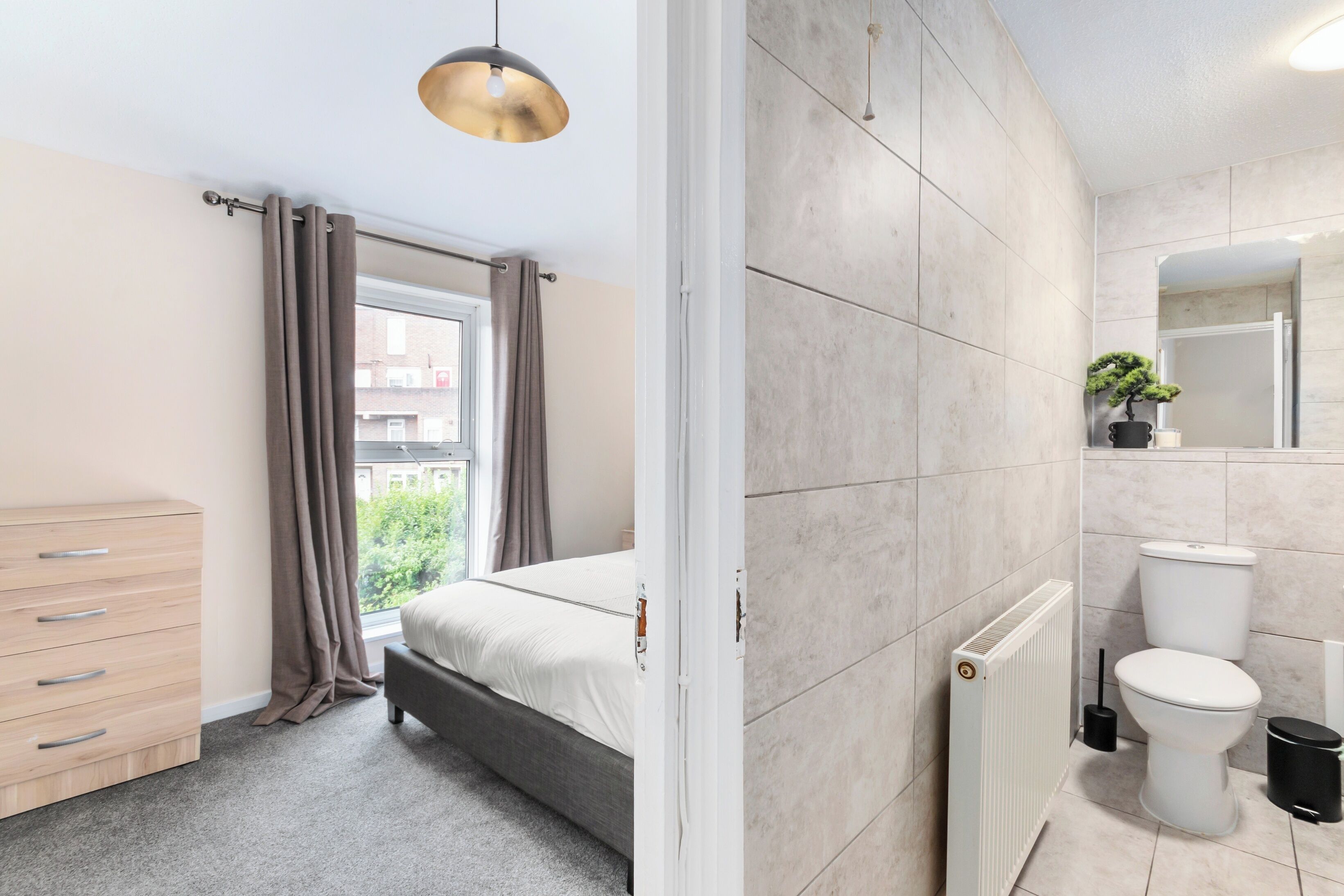 3 slaapkamers, een strijkplank/strijkijzer, gratis wifi, beddengoed