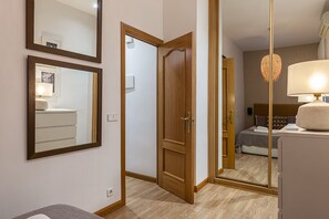1 chambre, fer et planche Ă repasser, Wi-Fi gratuit, draps fournis