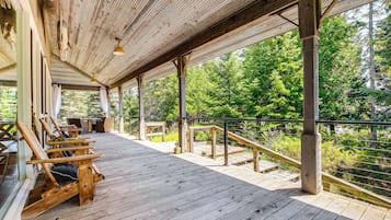 Rumah (4 Bedrooms) | Teras/patio