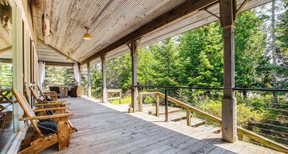 Serene Washington Island Getaway w/ Private Beach!