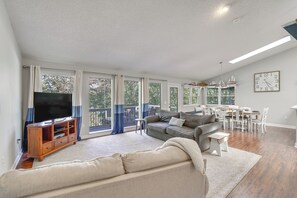 House (5 Bedrooms) | Interior - Garfield Vacation Rental w/ Beaver Lake Access! (Garfield)