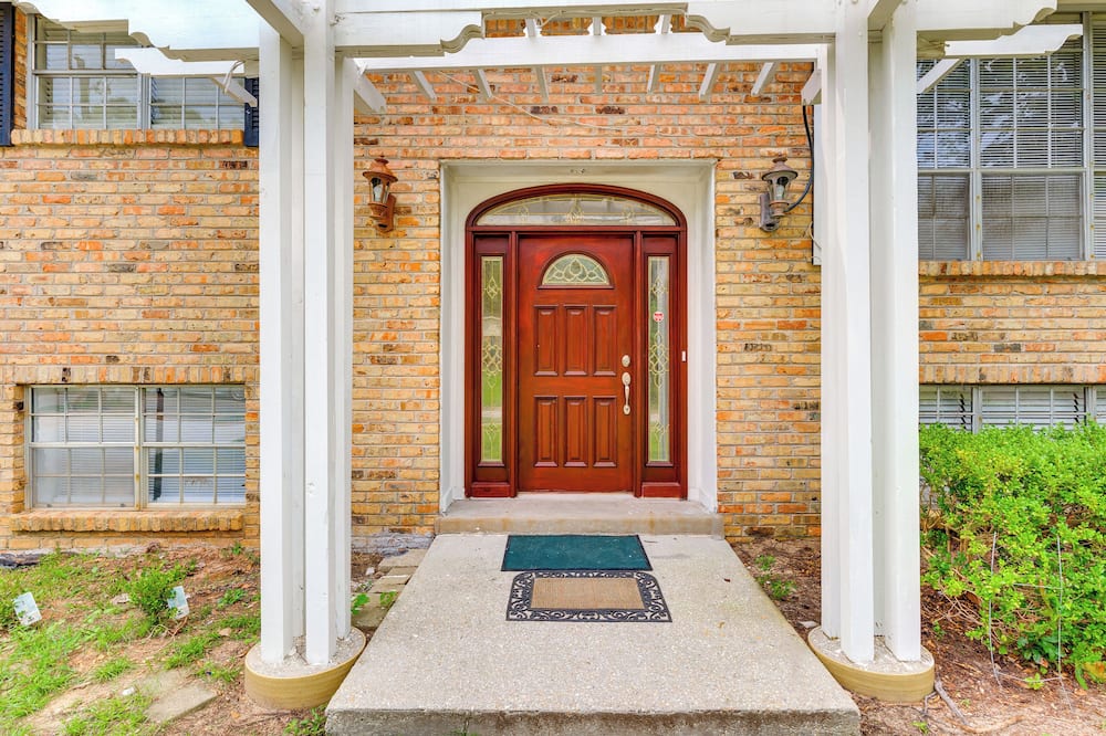 Walkable Mobile Apartment w/ Fenced-in Yard - Axis, AL
