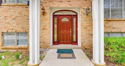 Walk to University of South Alabama: Mobile Apt
