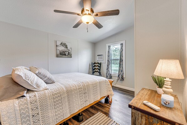 House (3 Bedrooms) | Interior - Country Harwood Retreat: Trails, Creek & Wildlife (Harwood)