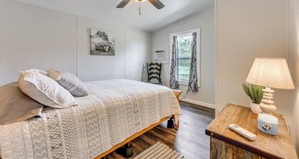 Country Harwood Retreat: Trails, Creek & Wildlife