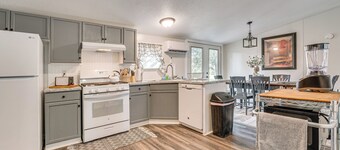 Country Harwood Retreat: Trails, Creek & Wildlife