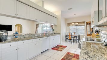 House (2 Bedrooms) | Interior