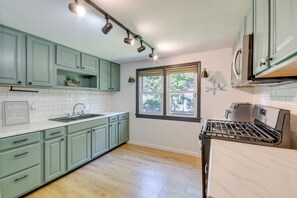 House (2 Bedrooms) | Interior