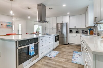 可可海灘度假屋，附私人泳池，距海灘 1/2 英里