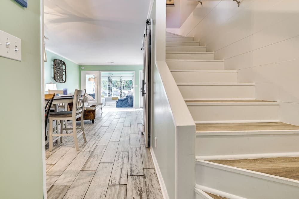 Chic Murrells Inlet Getaway ~ 2 Mi to Marsh Walk! - Bull Island, SC