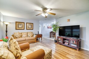 House (3 Bedrooms) | Interior - Canalfront Cape Coral Home: Fish, Swim & Lounge! (Cape Coral)